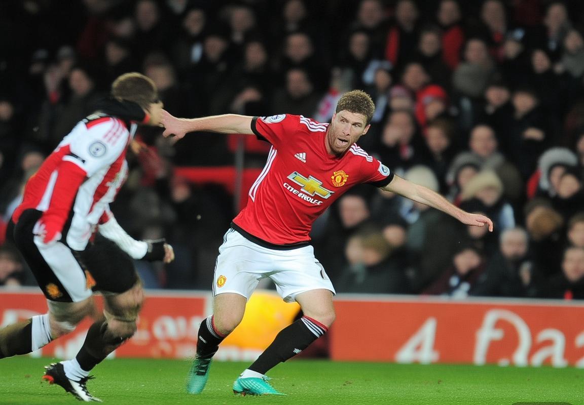 英格兰联赛杯前瞻：曼联迎战布伦特福德求反弹，纽卡斯尔联对阵富勒姆占先机